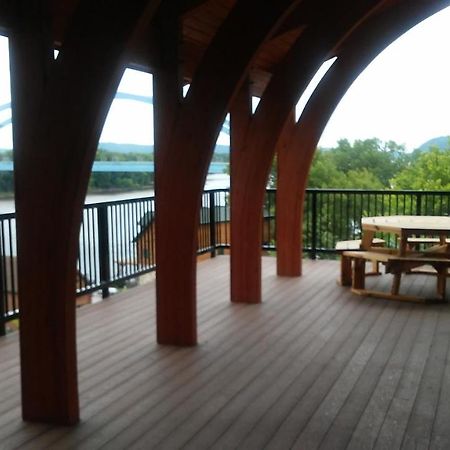 Cobblestone Inn&Suites - Marquette Esterno foto
