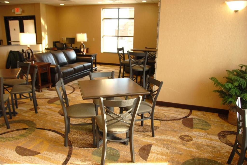 Cobblestone Inn&Suites - Marquette Esterno foto