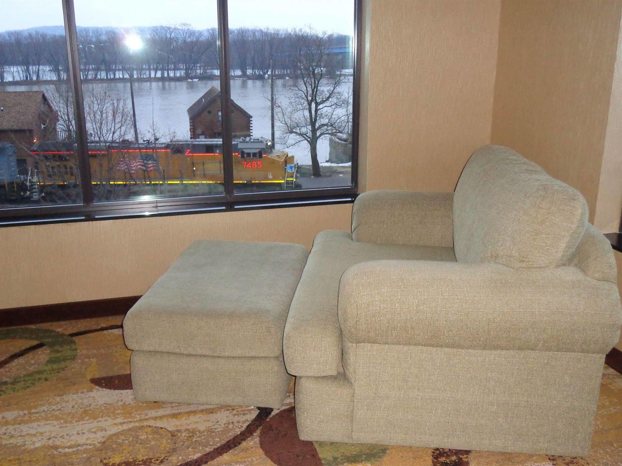Cobblestone Inn&Suites - Marquette Esterno foto