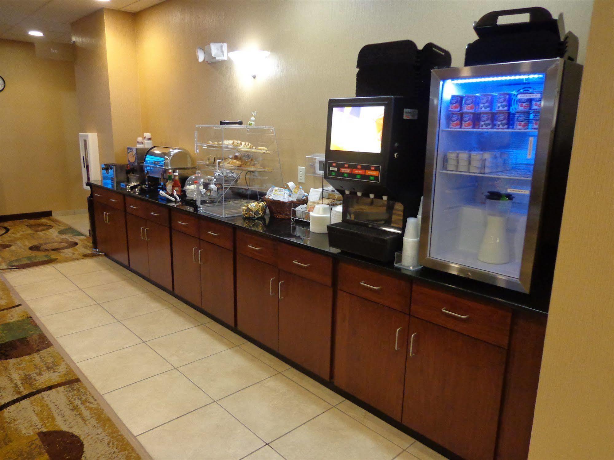 Cobblestone Inn&Suites - Marquette Esterno foto