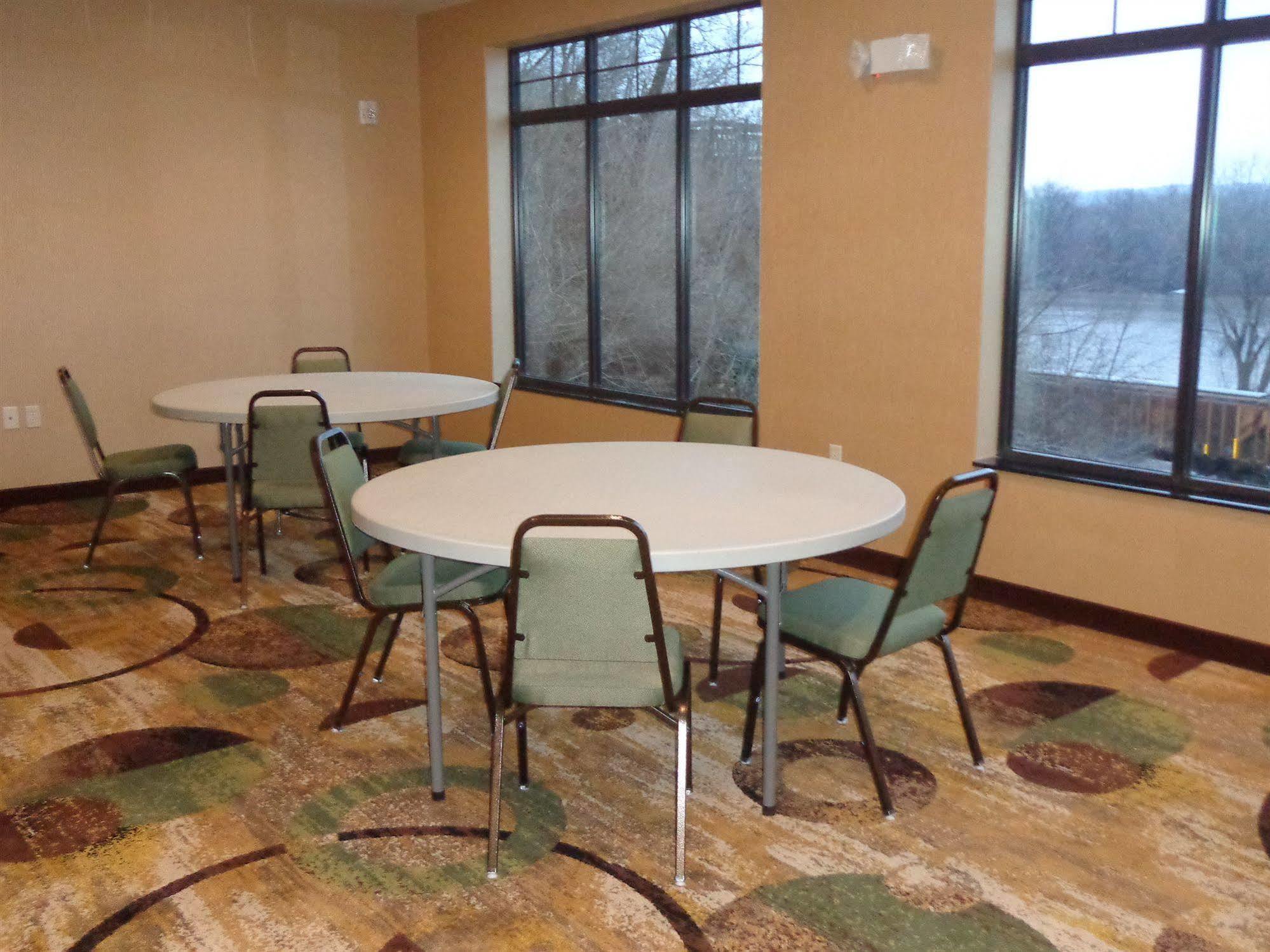 Cobblestone Inn&Suites - Marquette Esterno foto