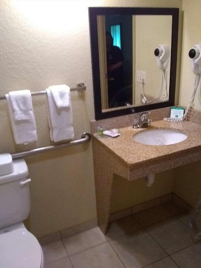 Cobblestone Inn&Suites - Marquette Esterno foto