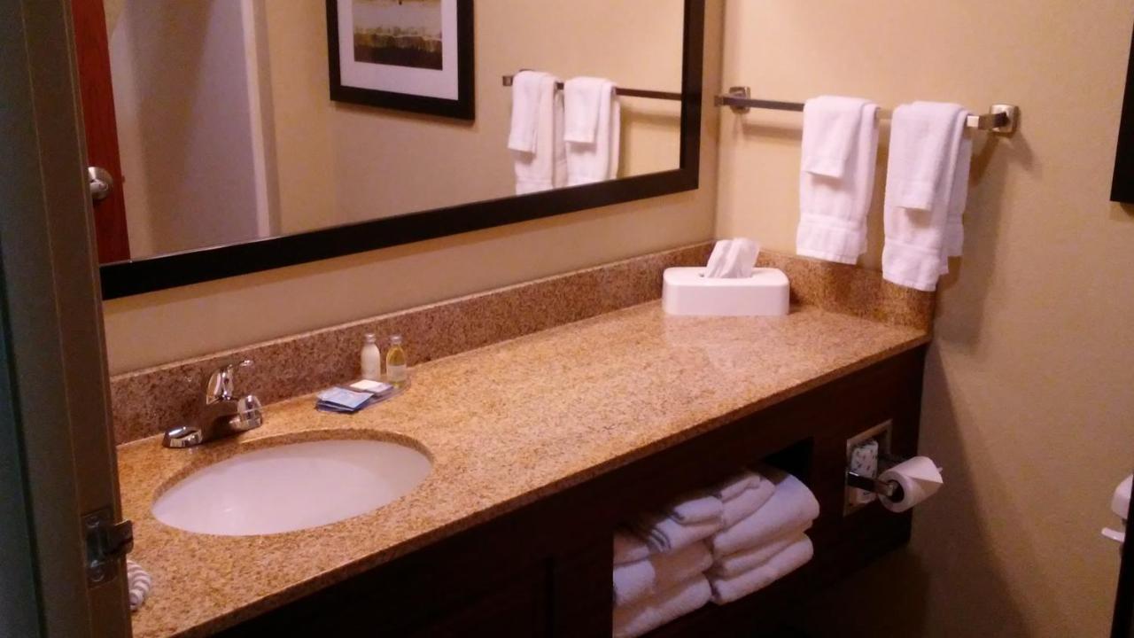 Cobblestone Inn&Suites - Marquette Esterno foto